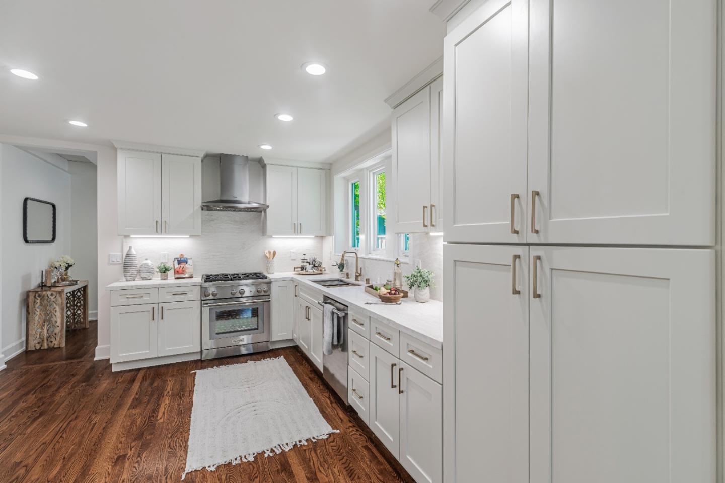 1539 Mariposa AVE
