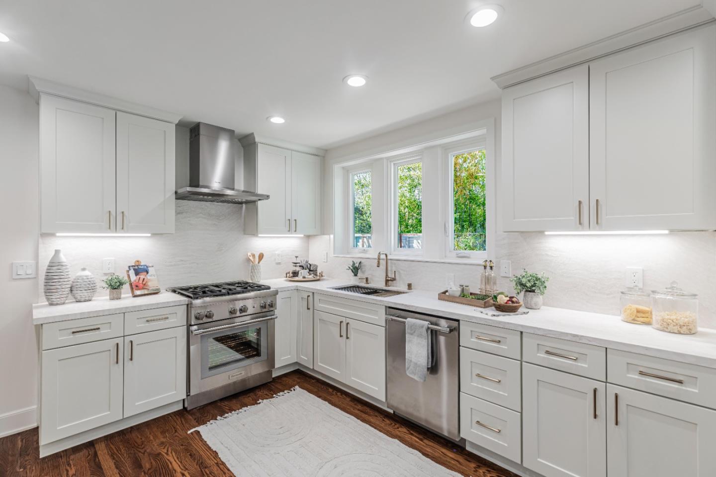 1539 Mariposa AVE
