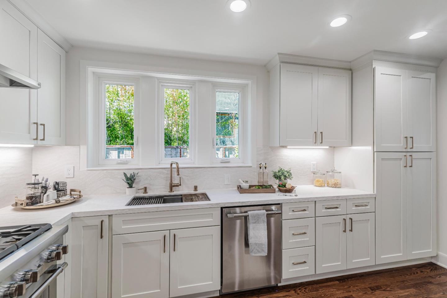 1539 Mariposa AVE