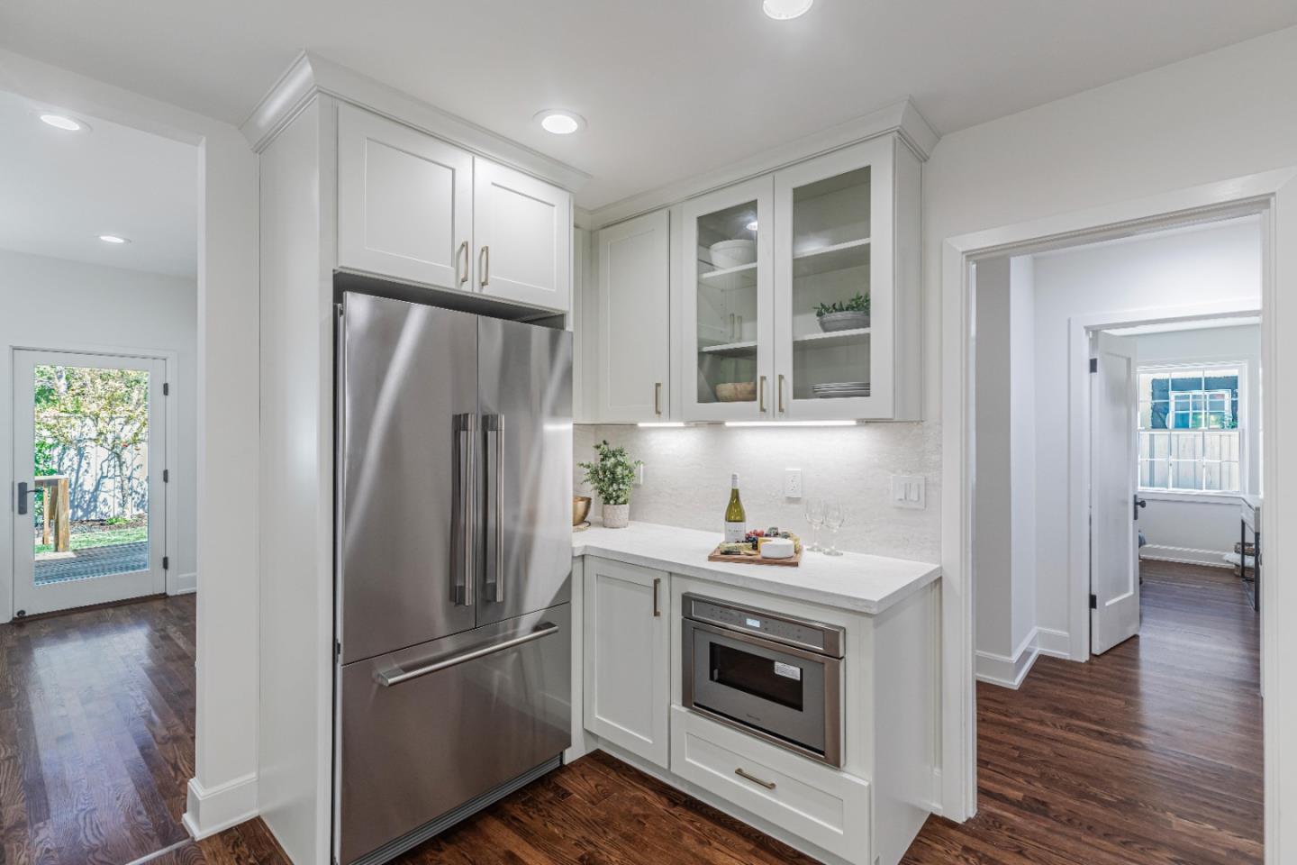 1539 Mariposa AVE