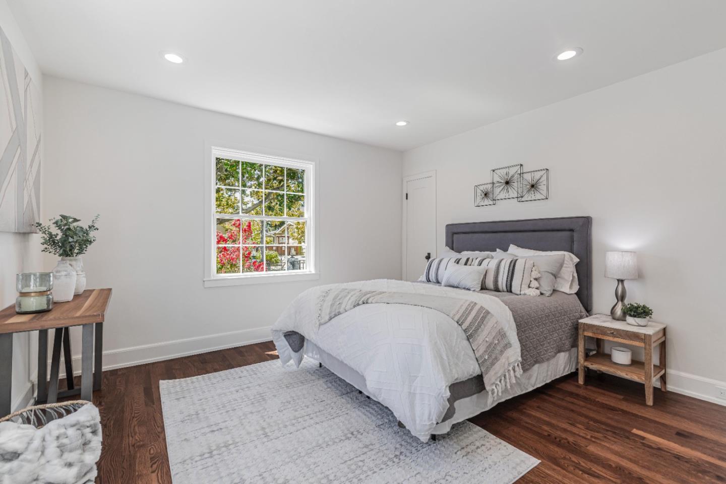 1539 Mariposa AVE