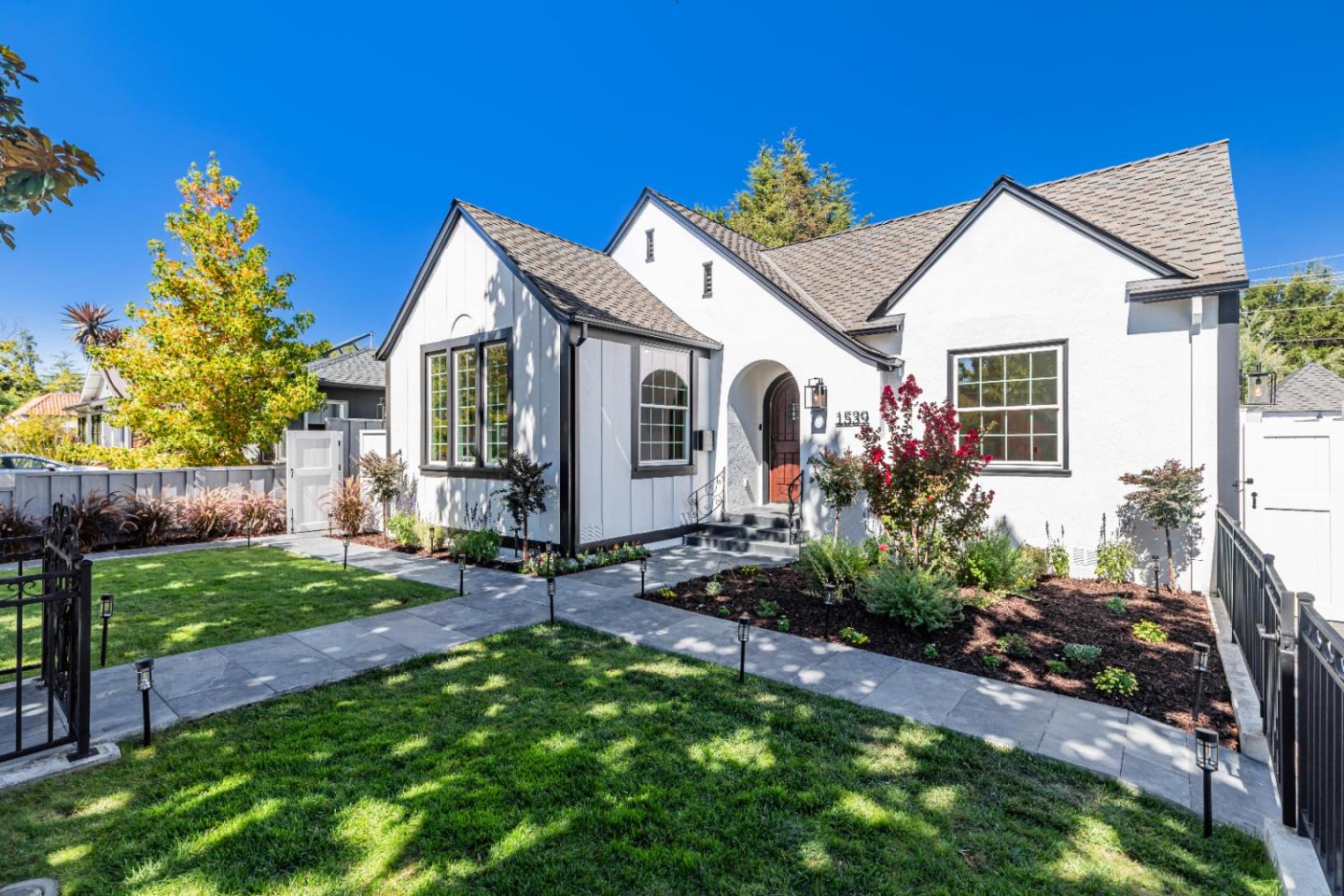 1539 Mariposa AVE