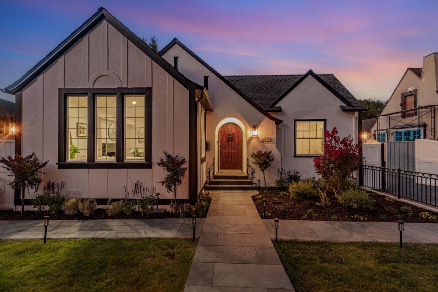 1539 Mariposa AVE
