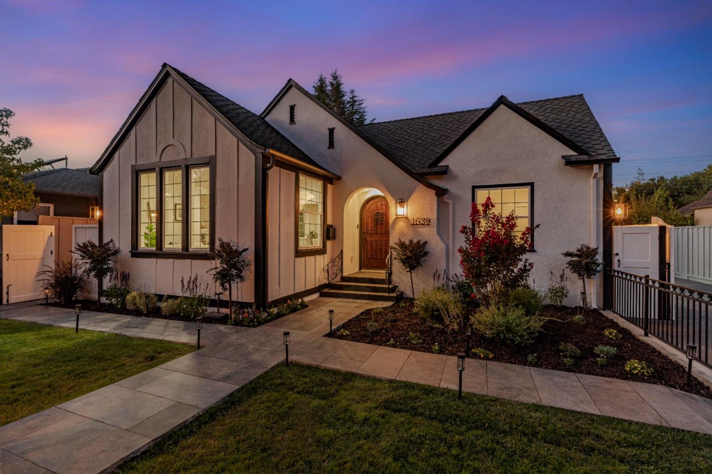 1539 Mariposa AVE