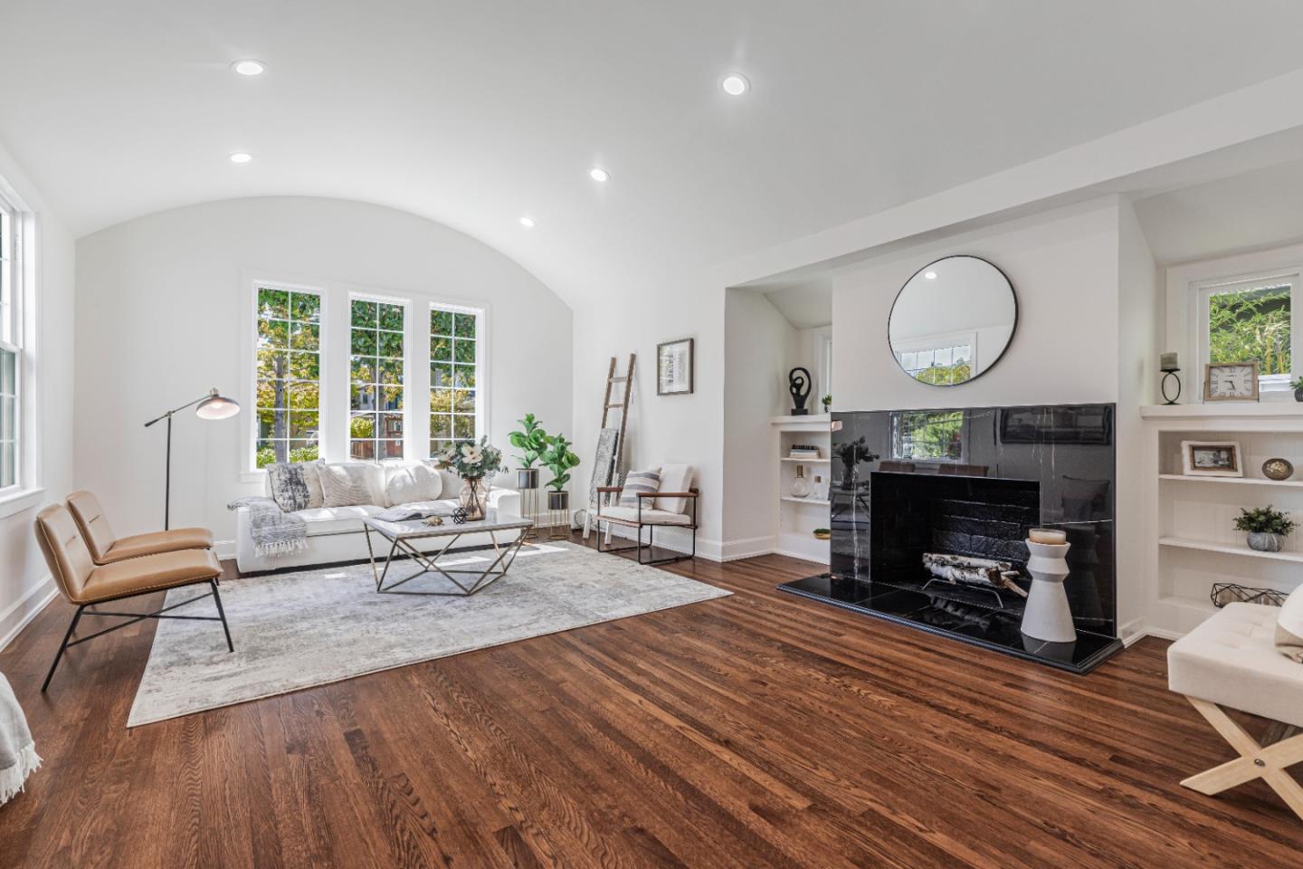 1539 Mariposa AVE