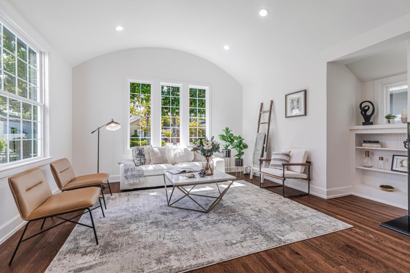1539 Mariposa AVE