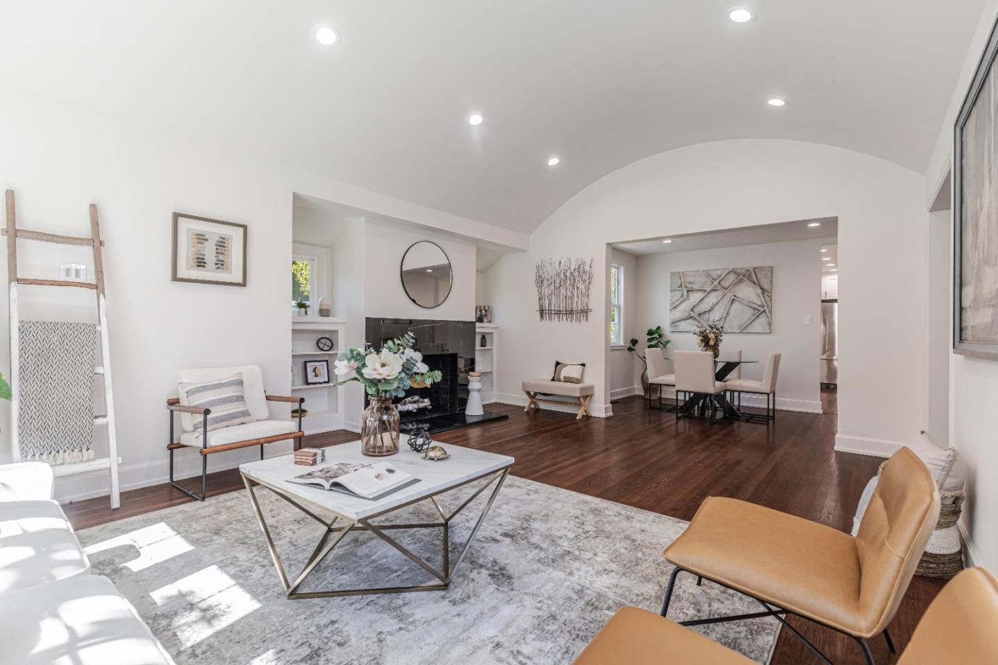 1539 Mariposa AVE