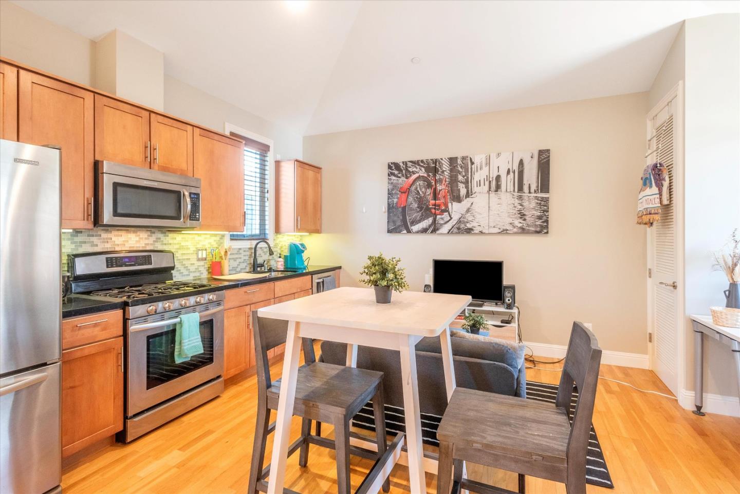 21 S Claremont ST 13