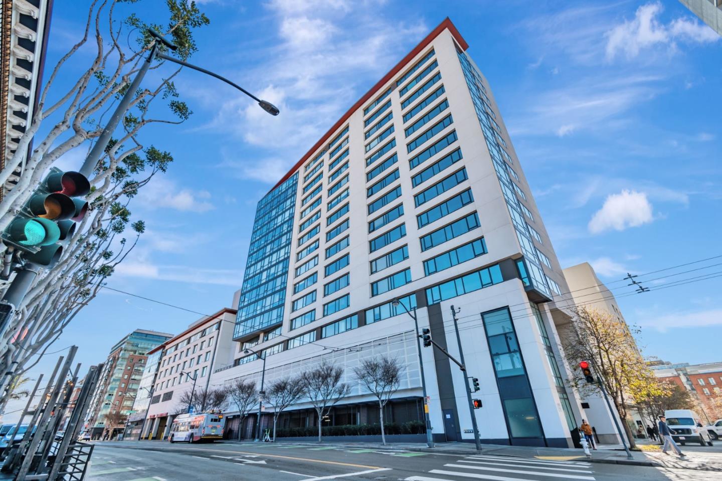 250 King ST 746
