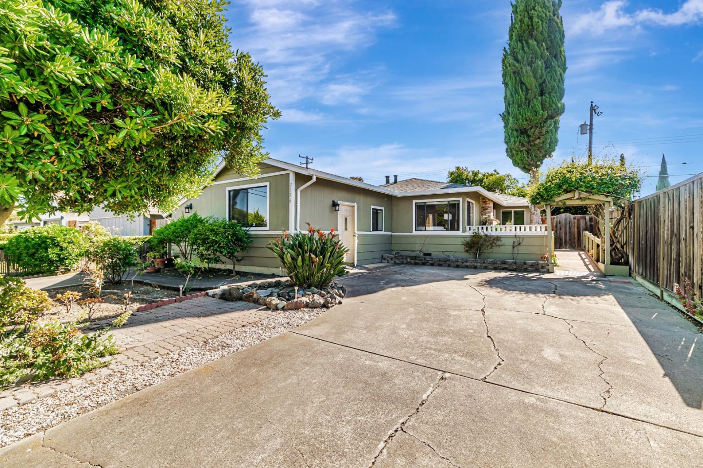 2136 Ventura PL