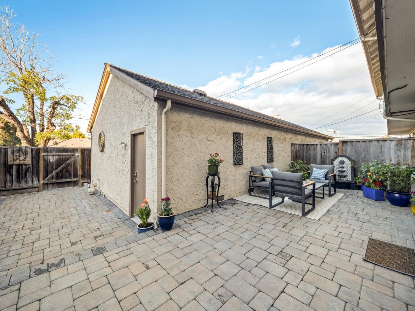 1031 Las Palmas Drive