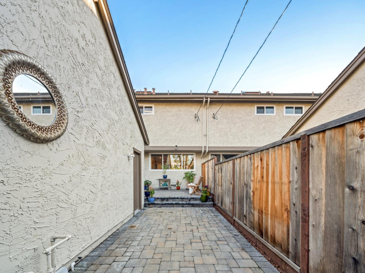 1031 Las Palmas Drive