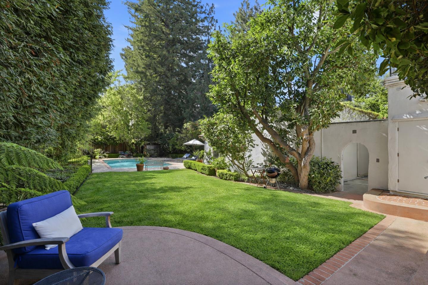 566 East Crescent Drive