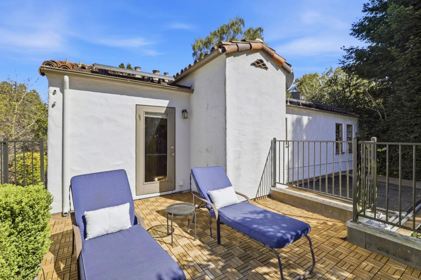 566 East Crescent Drive