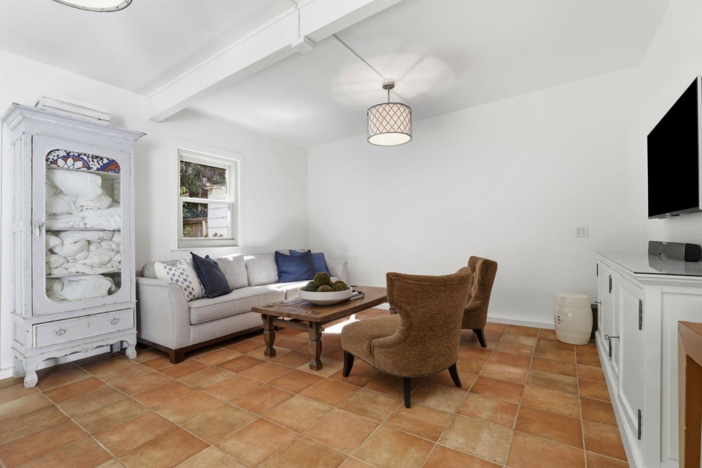 566 East Crescent Drive