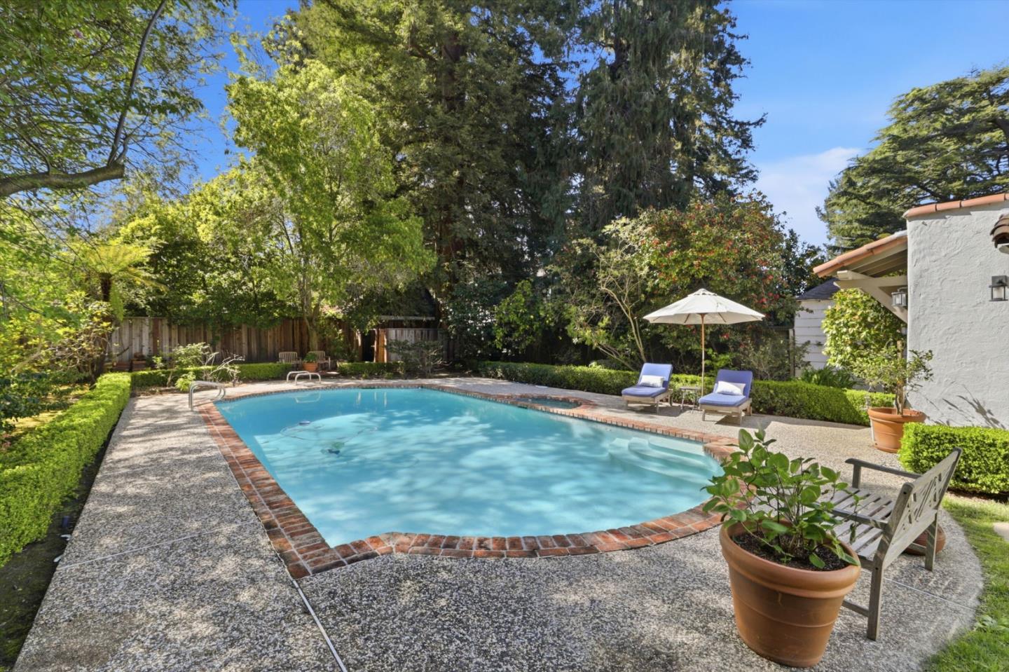 566 East Crescent Drive