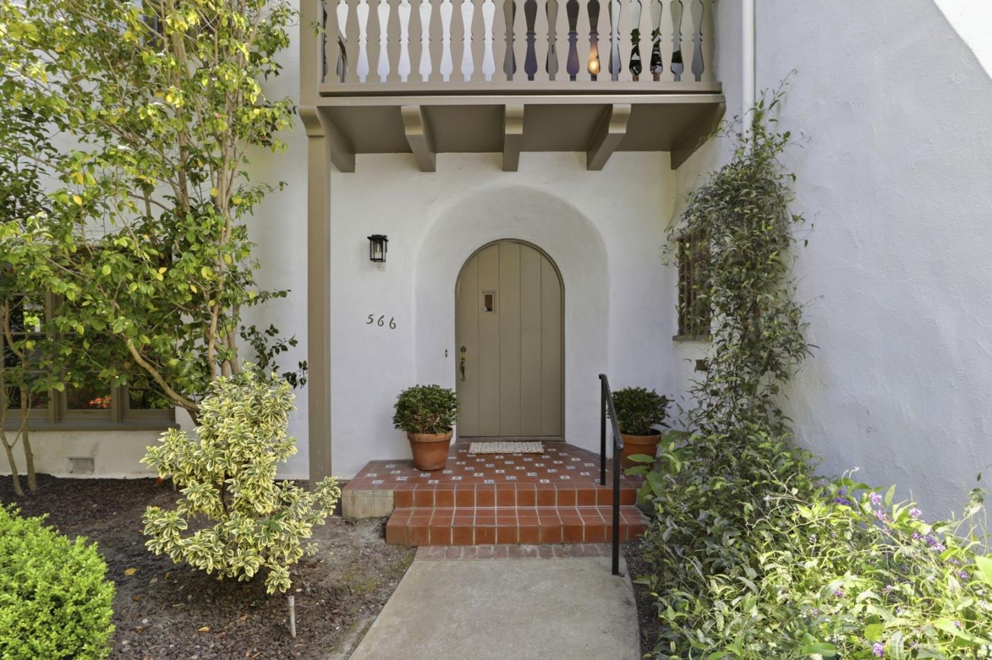 566 East Crescent Drive