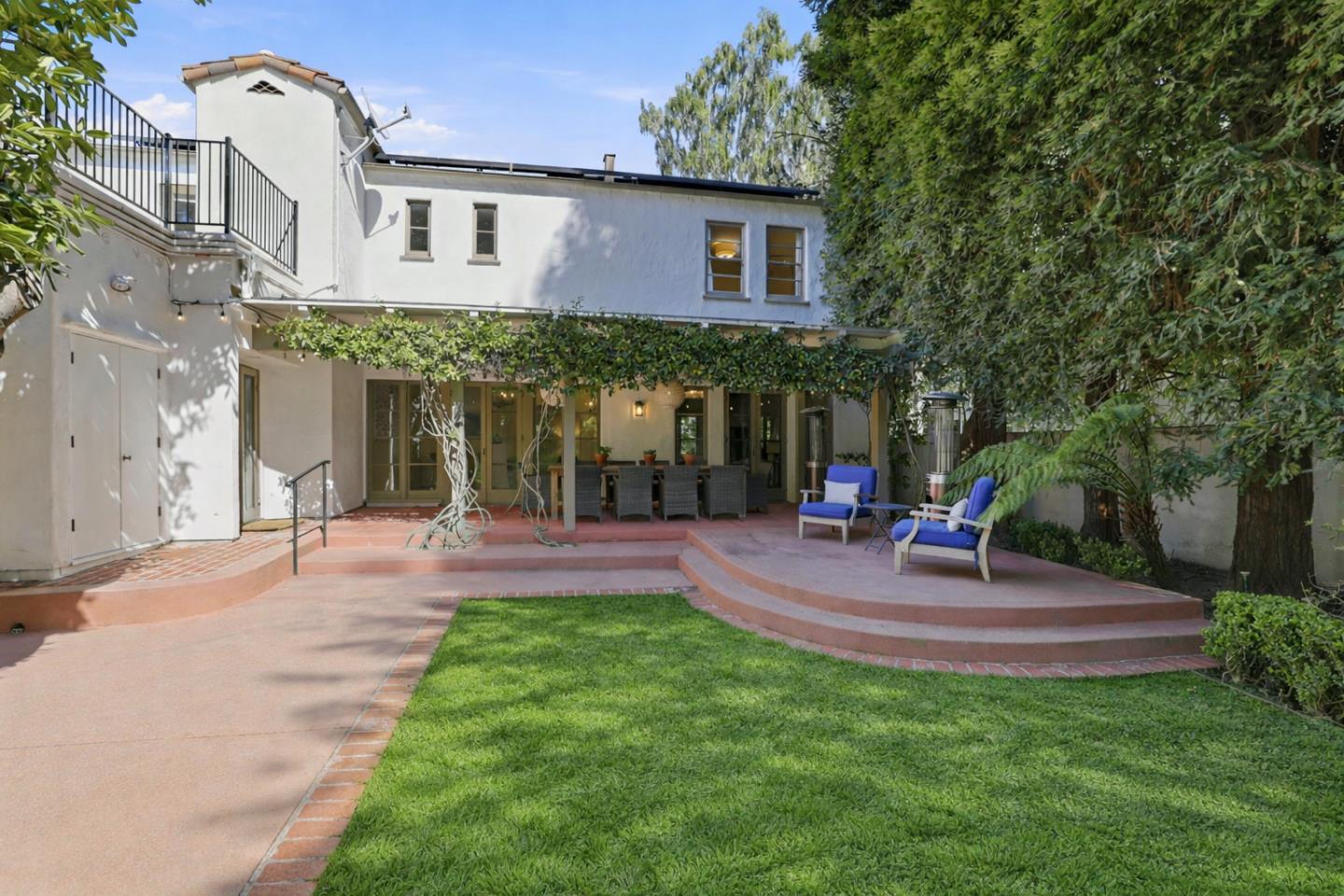 566 East Crescent Drive