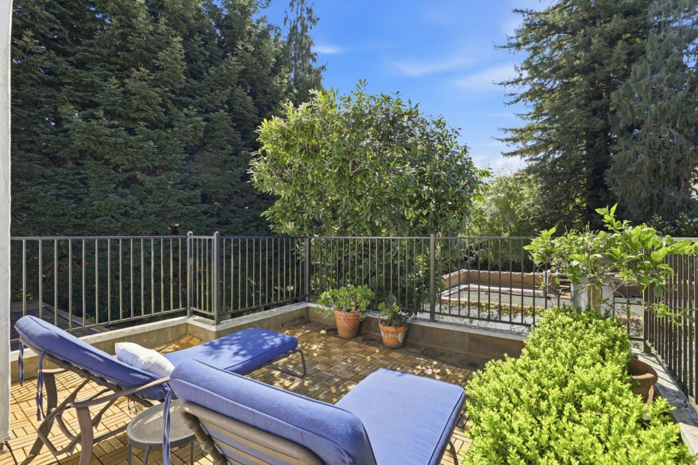 566 East Crescent Drive