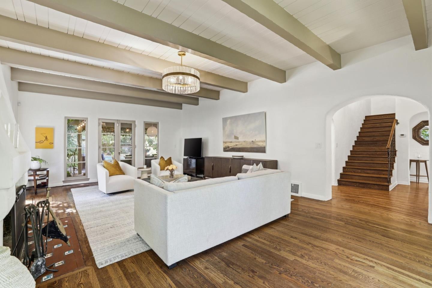 566 East Crescent Drive