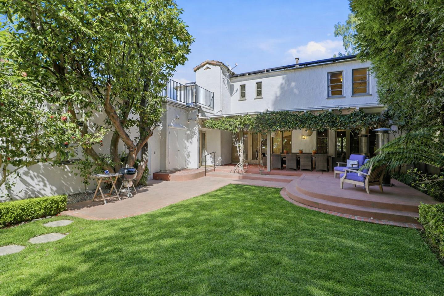 566 East Crescent Drive