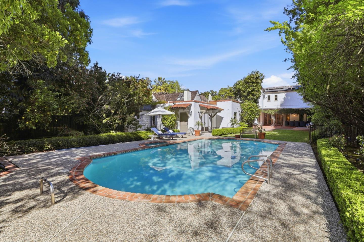 566 East Crescent Drive