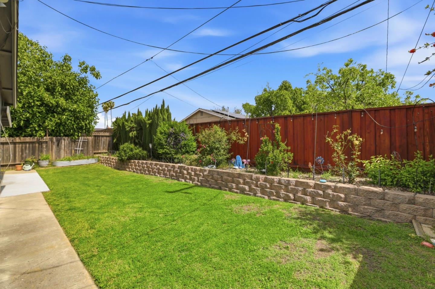1714 Woodridge Way