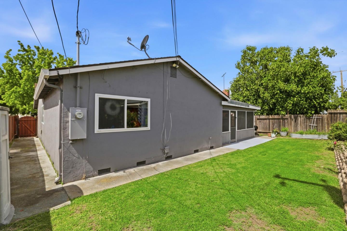 1714 Woodridge Way