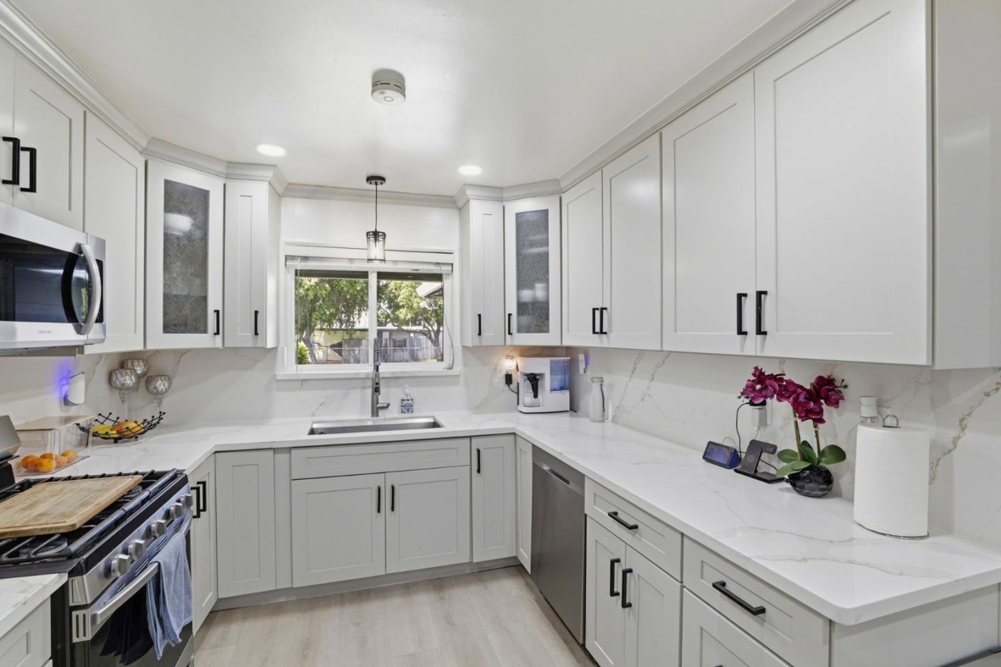 1714 Woodridge Way