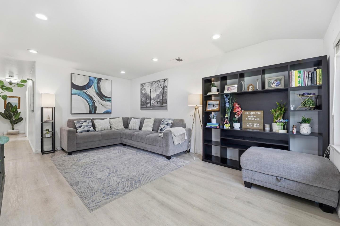 1714 Woodridge Way