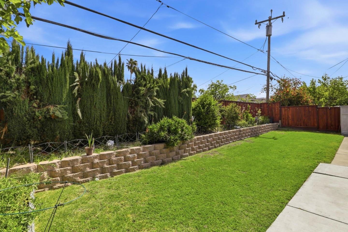 1714 Woodridge Way