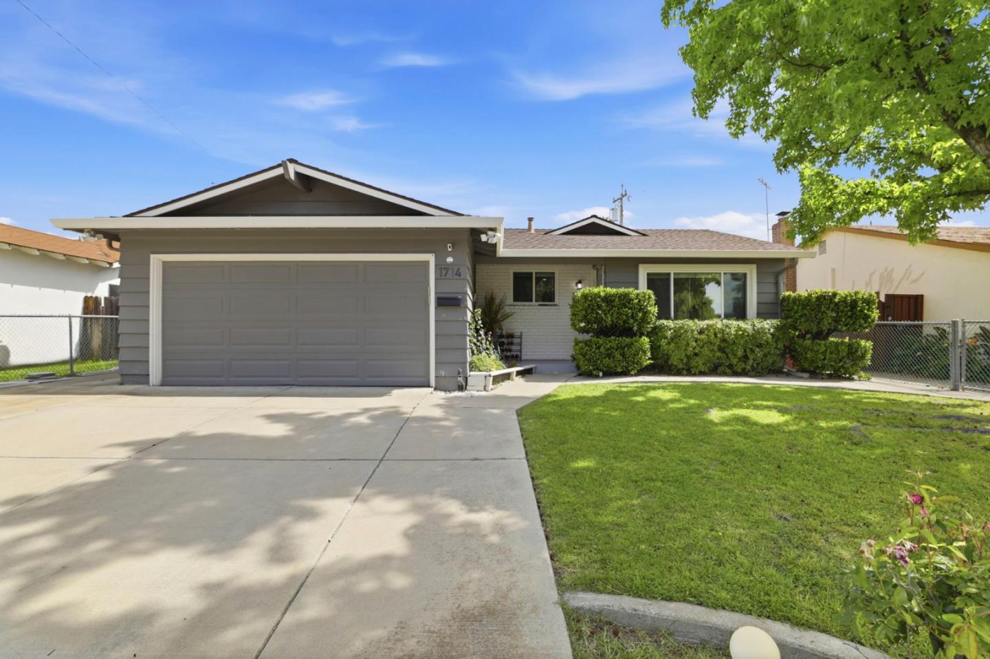 1714 Woodridge Way
