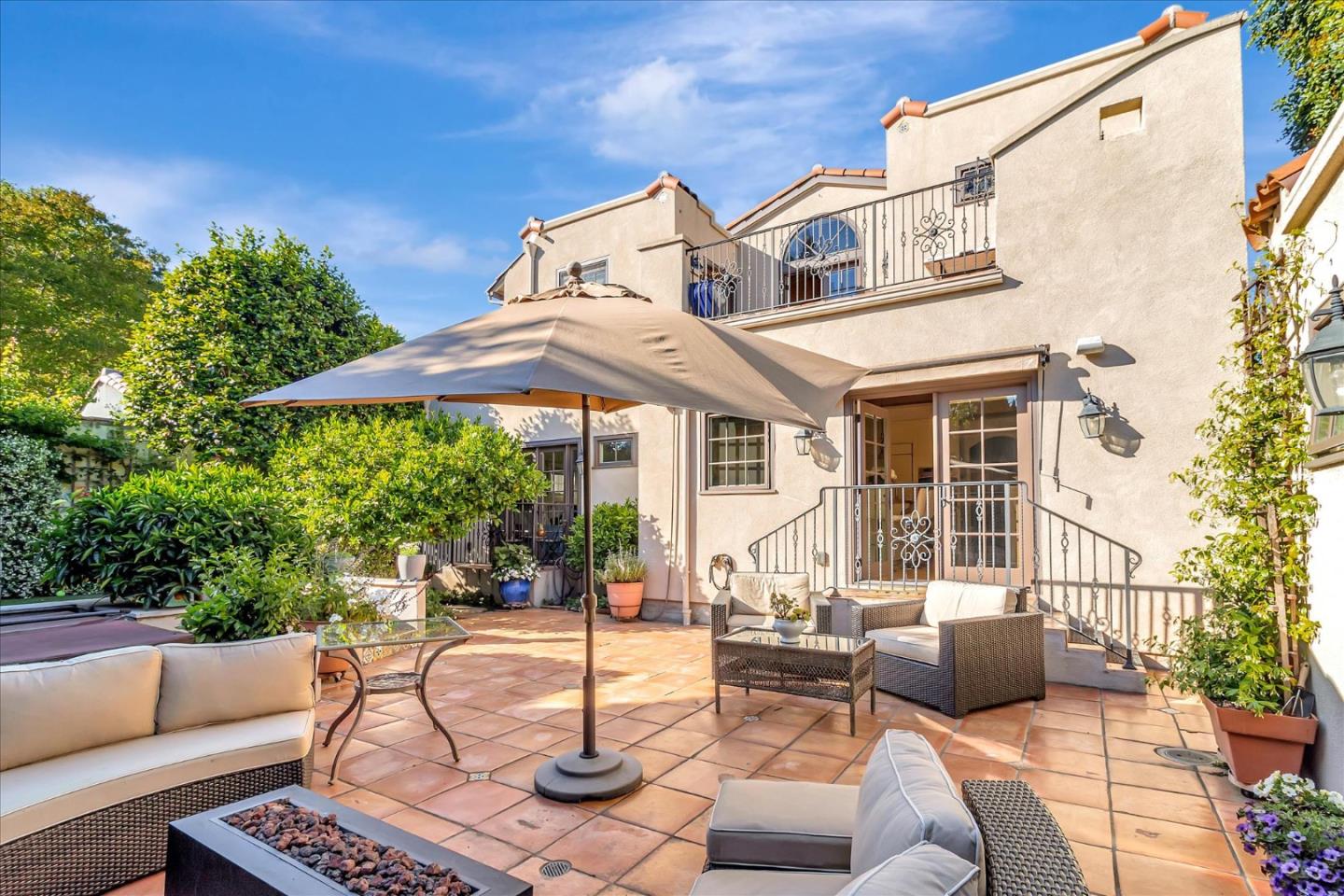 1568 Mariposa Avenue