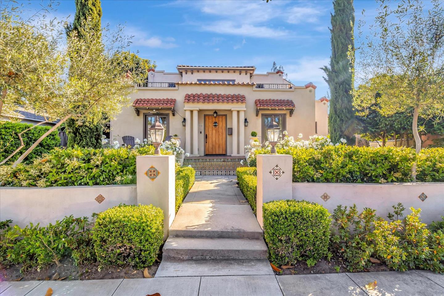 1568 Mariposa Avenue