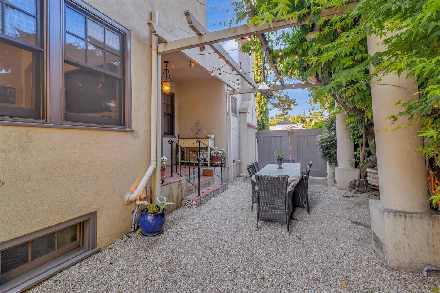 1568 Mariposa Avenue