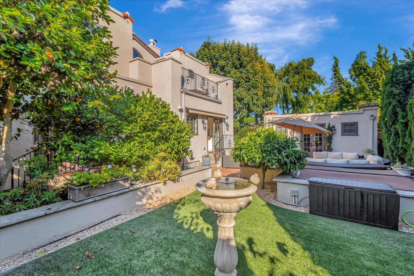 1568 Mariposa Avenue