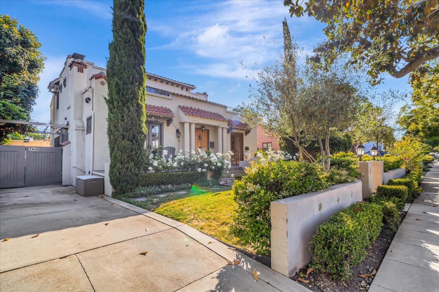 1568 Mariposa Avenue