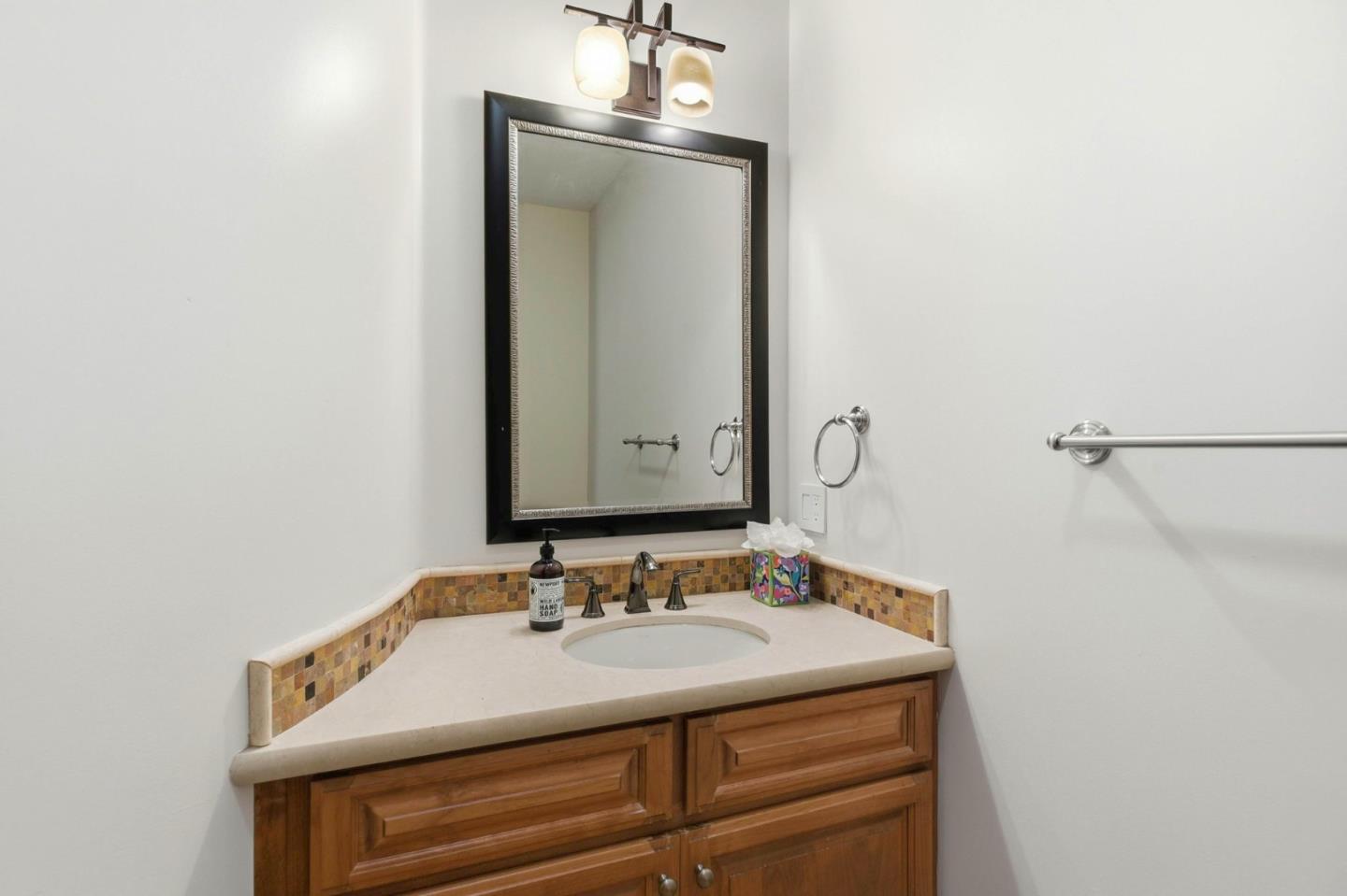 3911 Pepper Tree CT