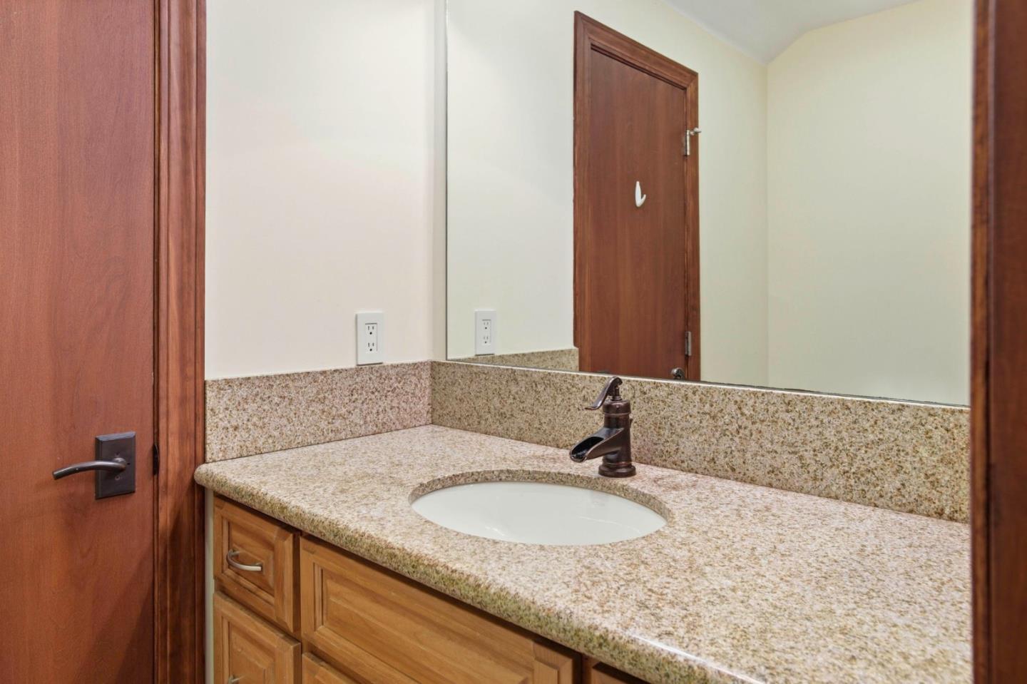 3911 Pepper Tree CT