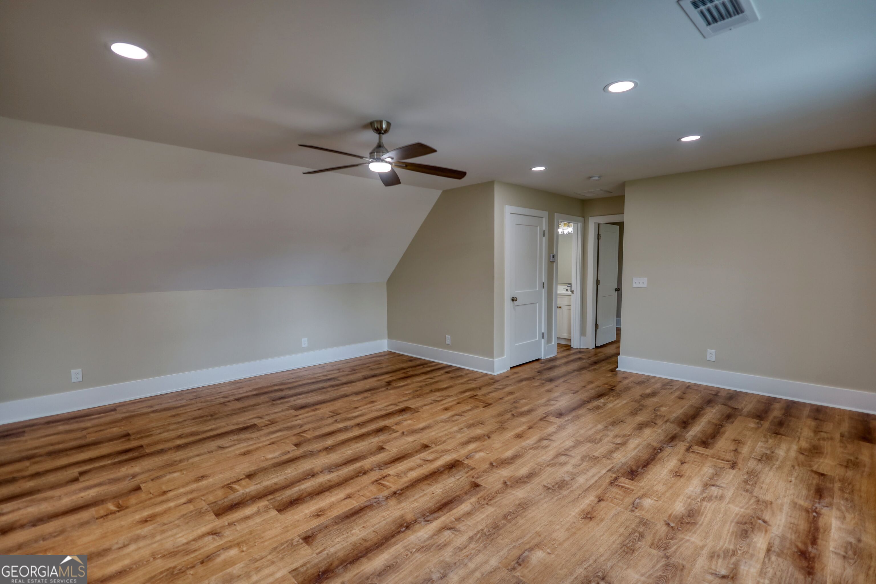 25 Oakbrook Lane