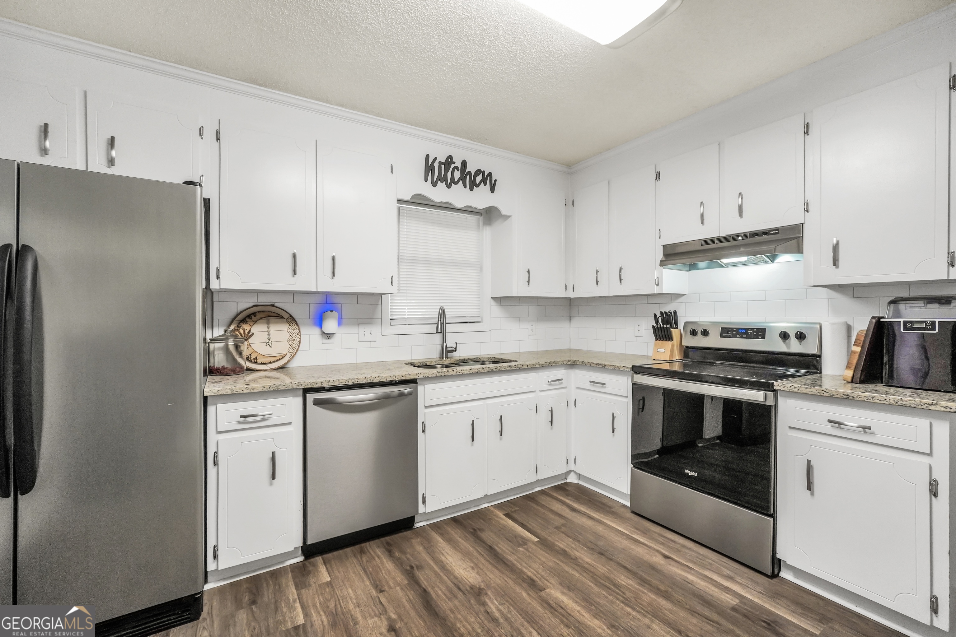 933 Chisholm Trail