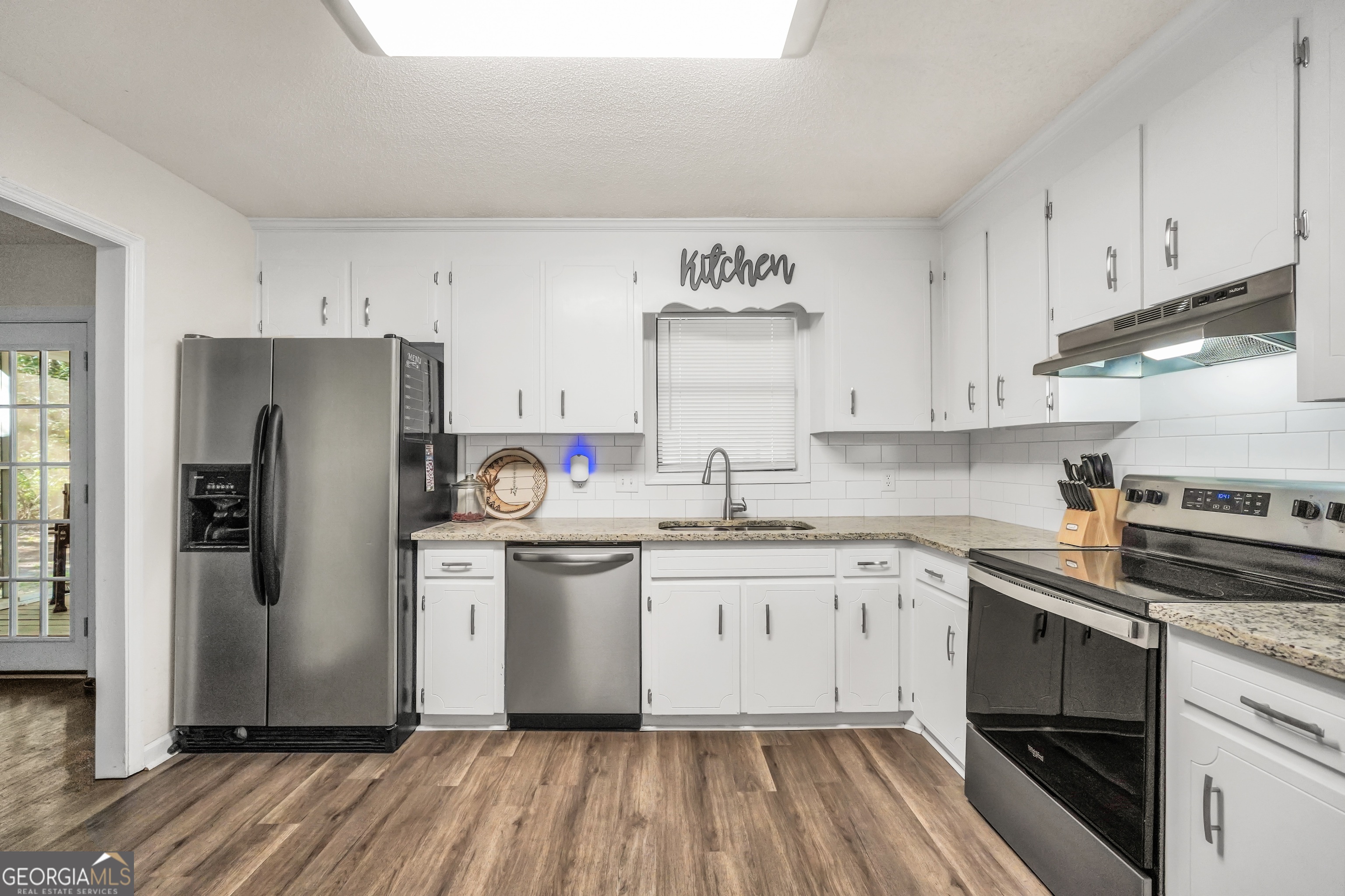 933 Chisholm Trail