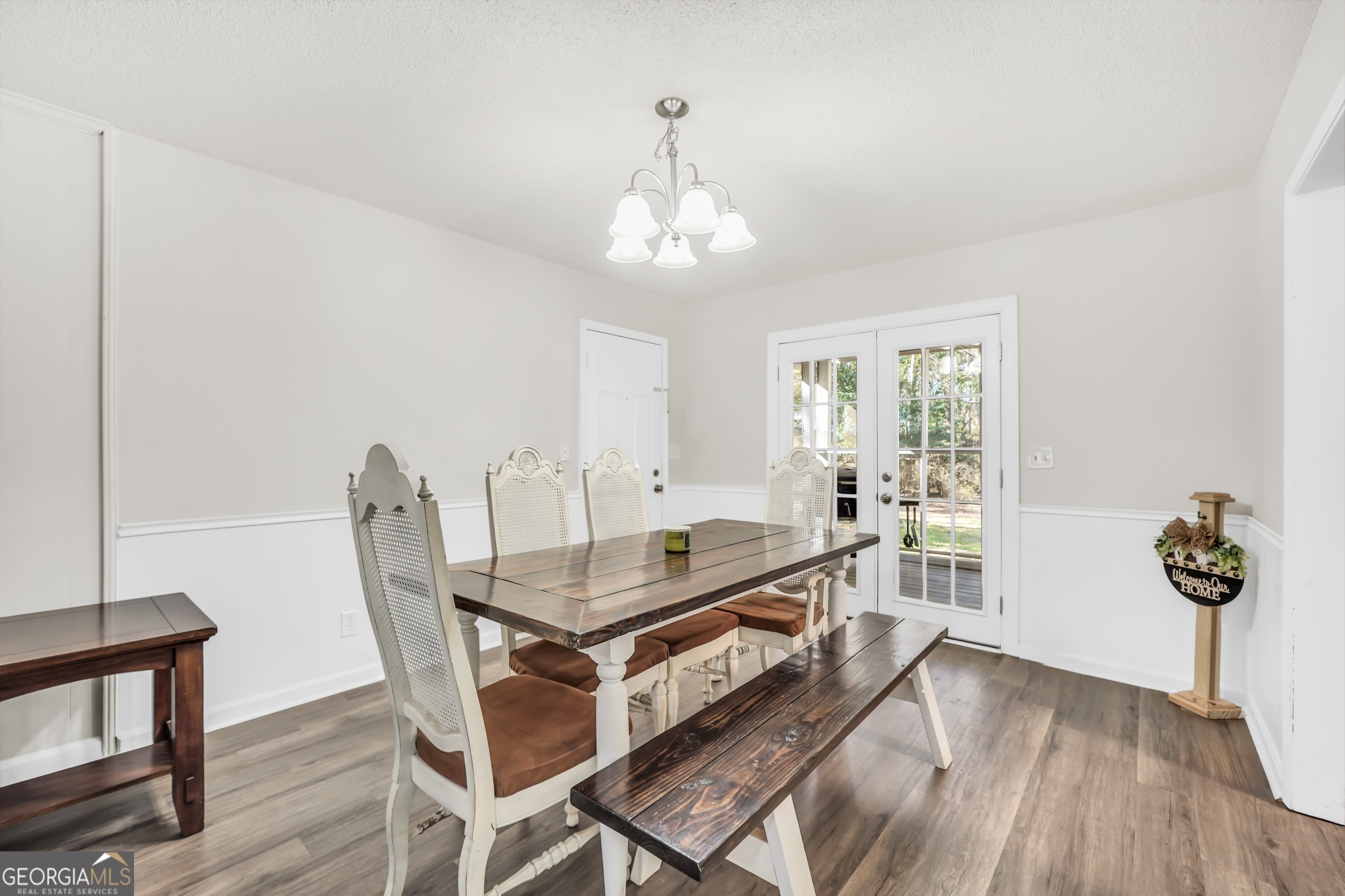 933 Chisholm Trail