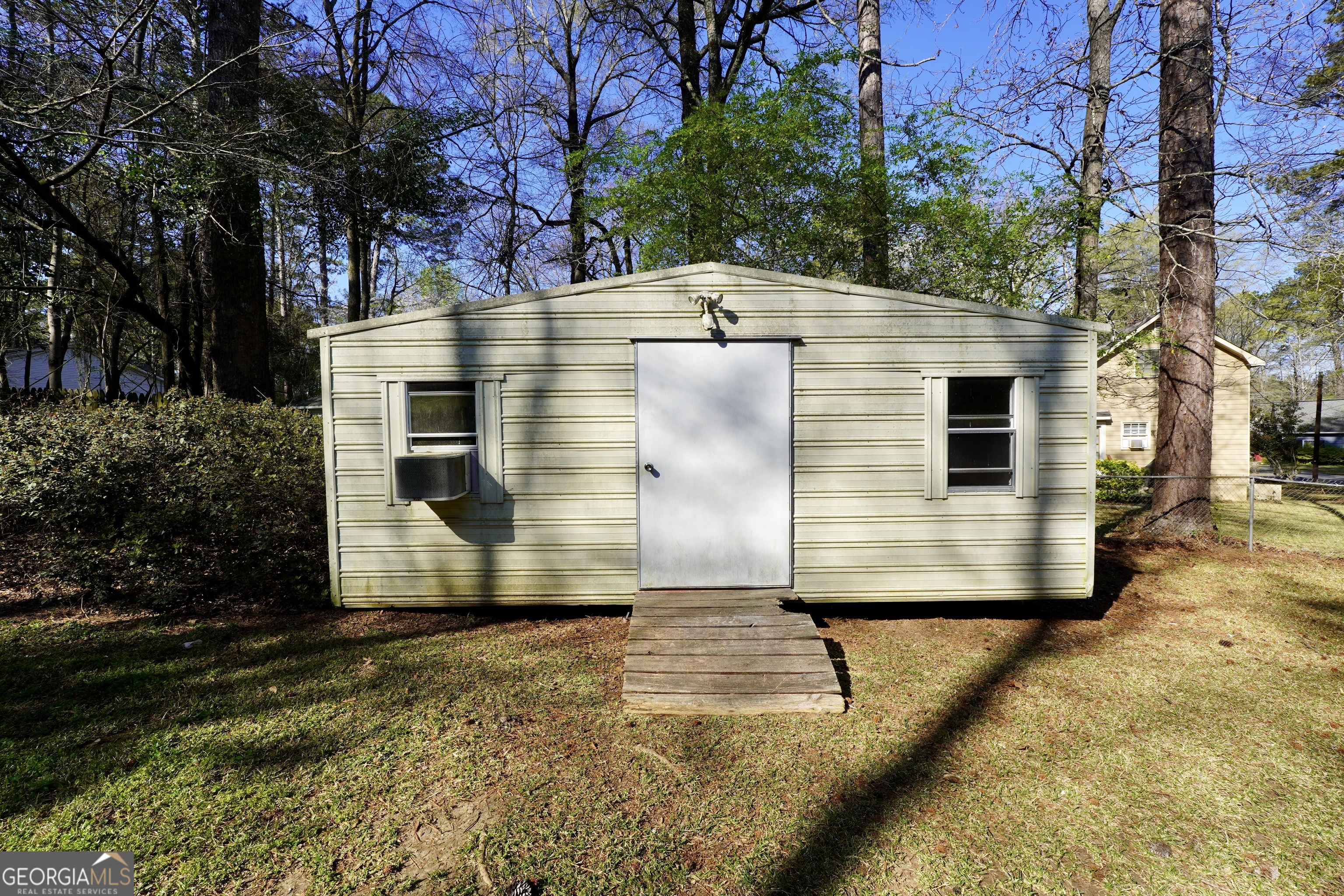 933 Chisholm Trail