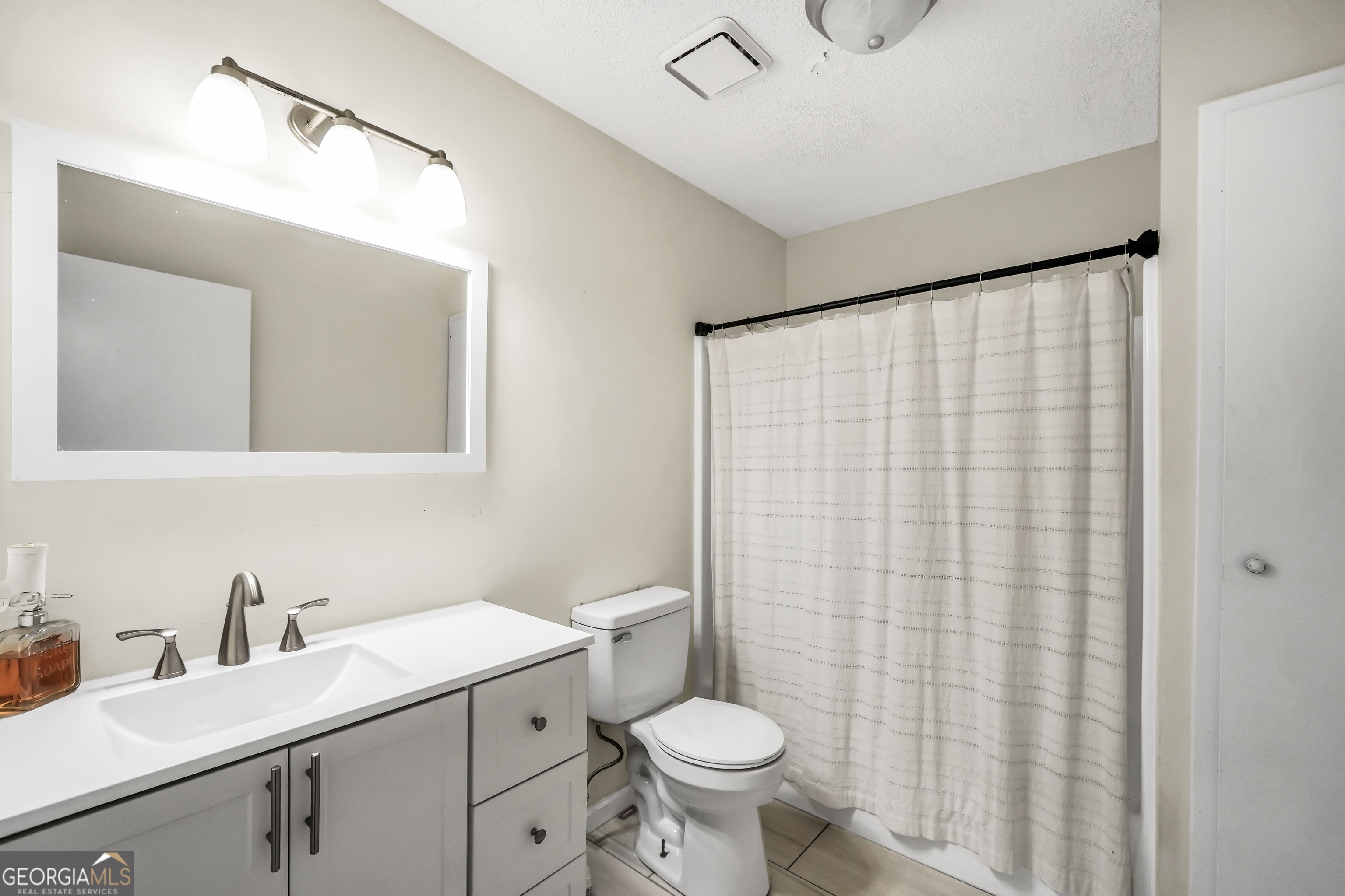 933 Chisholm Trail