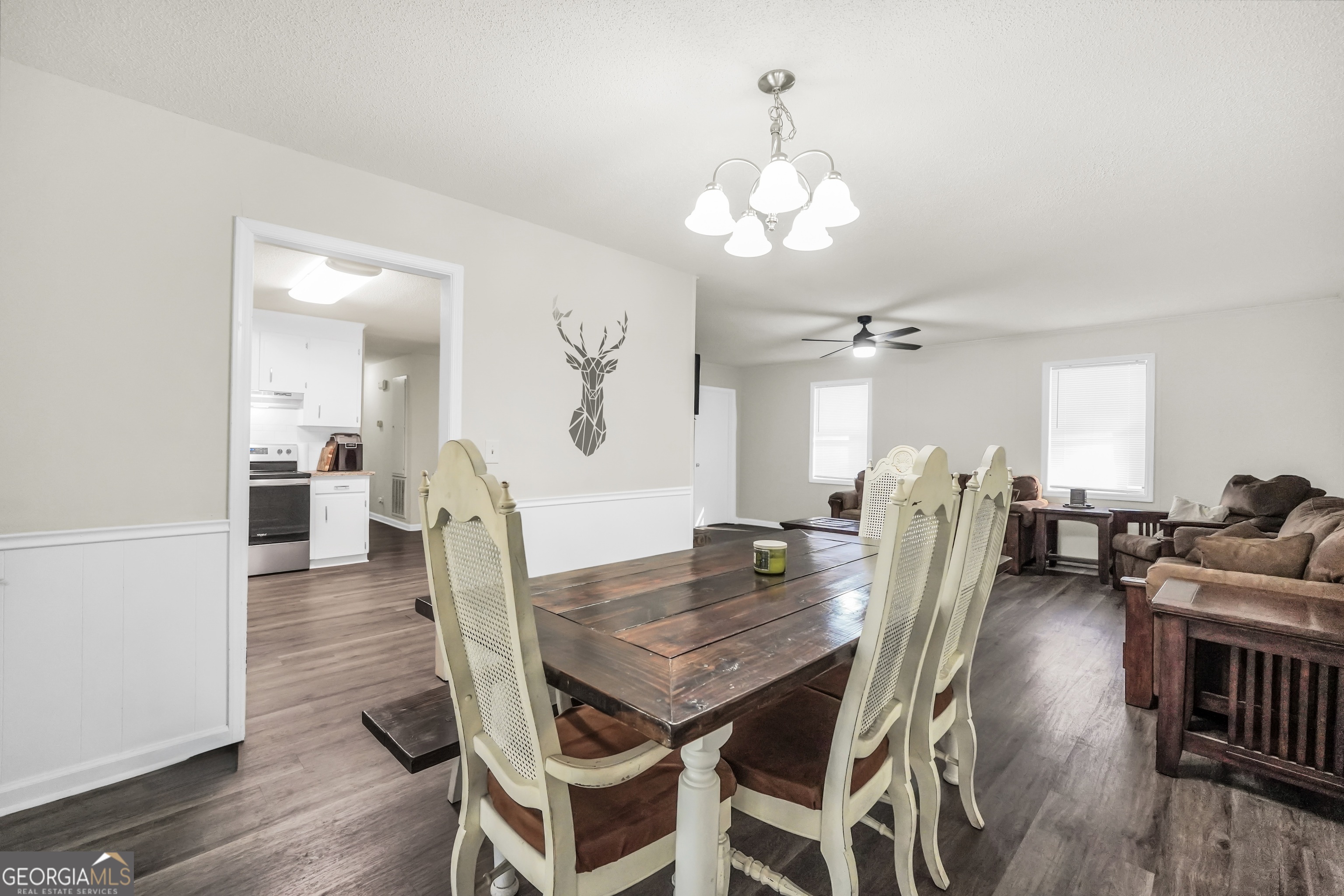 933 Chisholm Trail