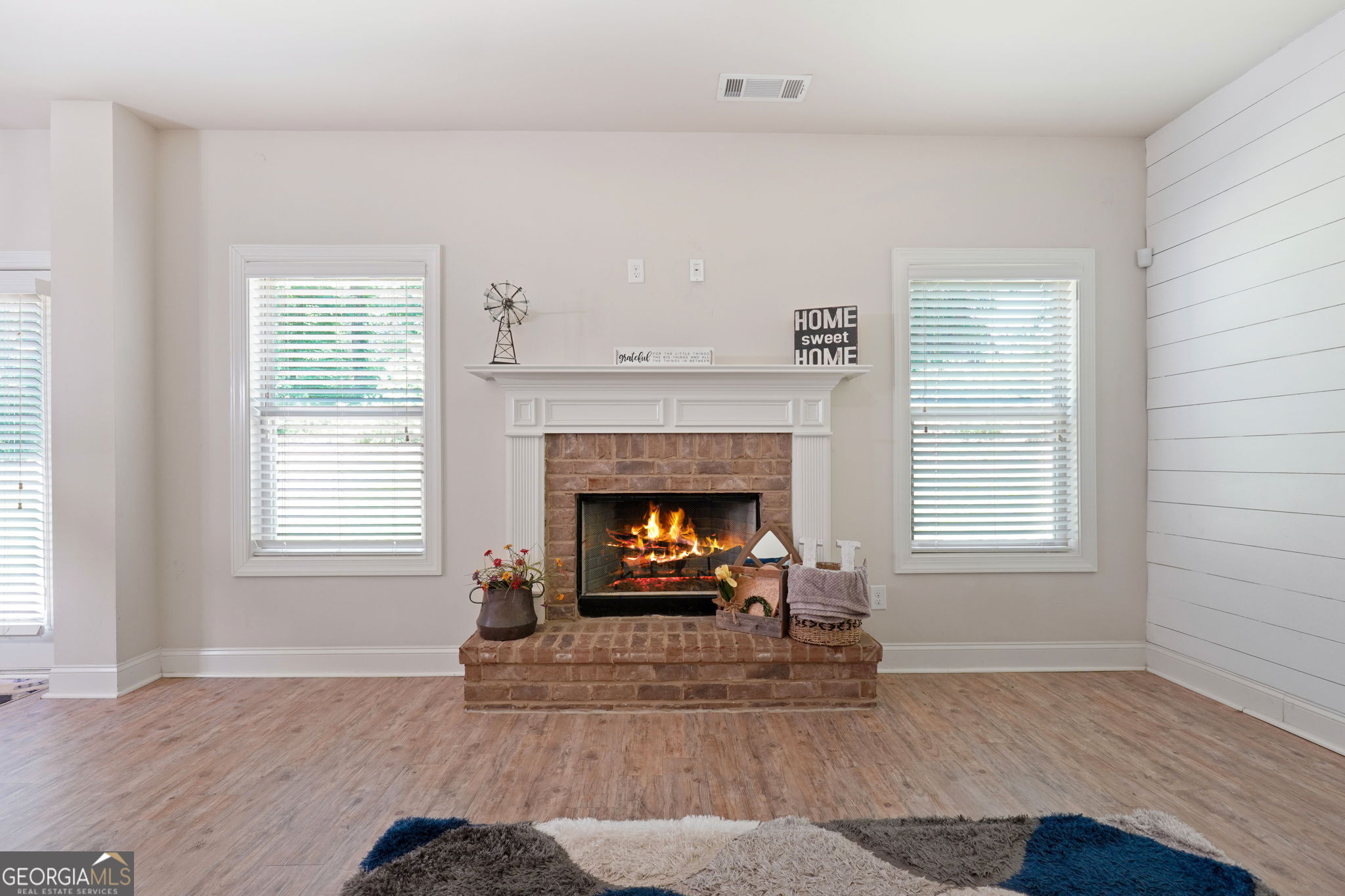 470 Louise Way