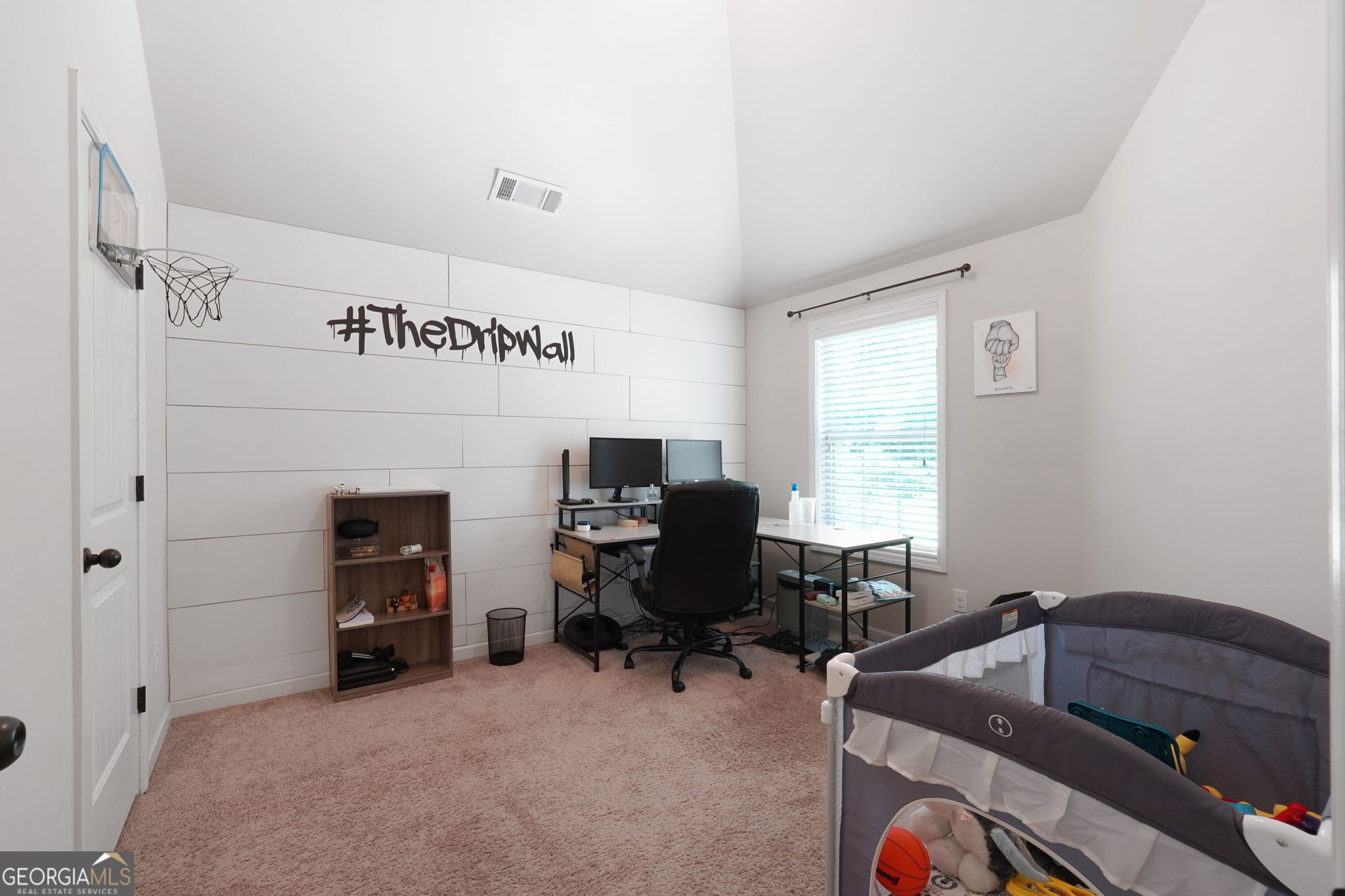 470 Louise Way