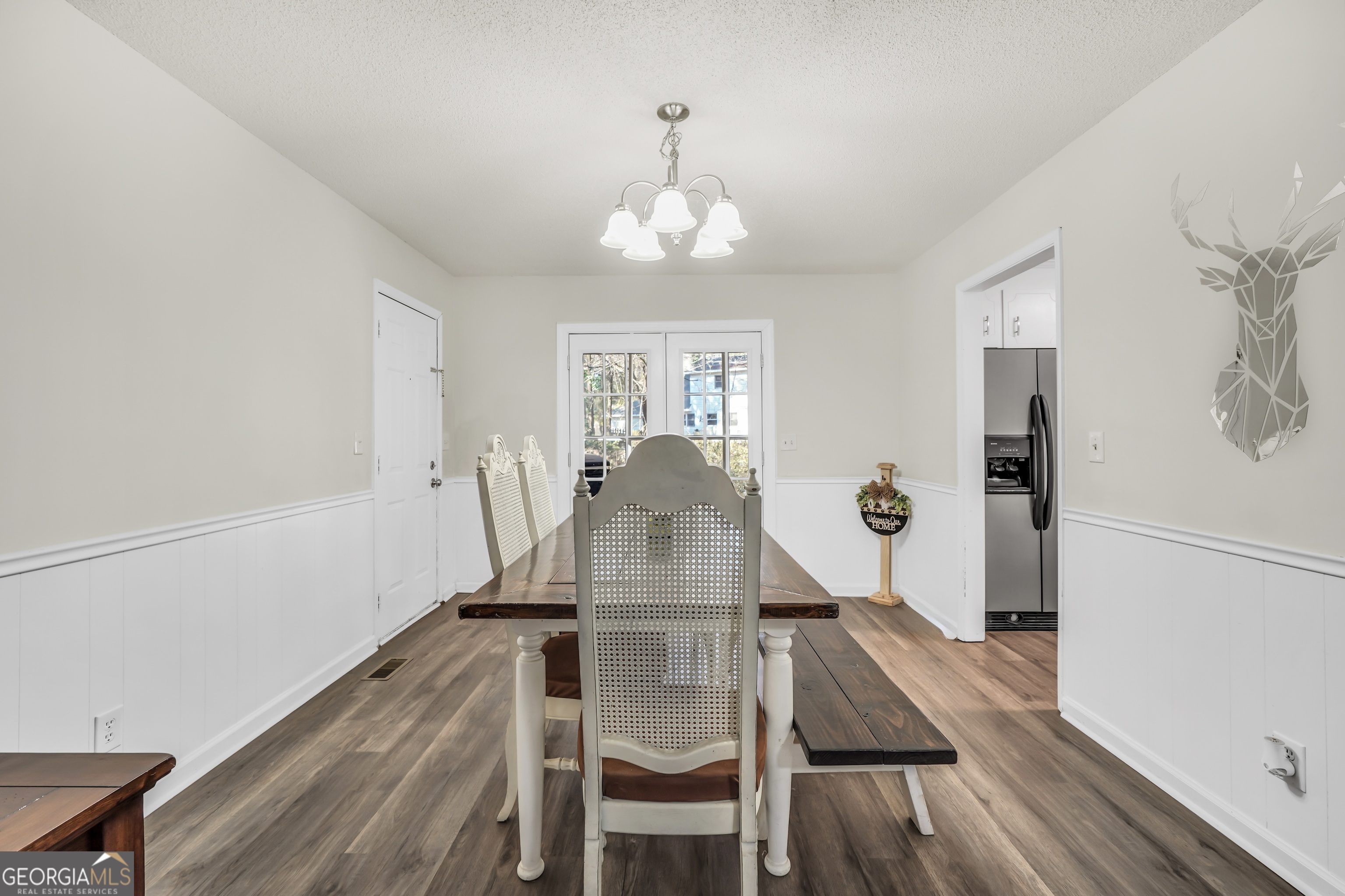 933 Chisholm Trail