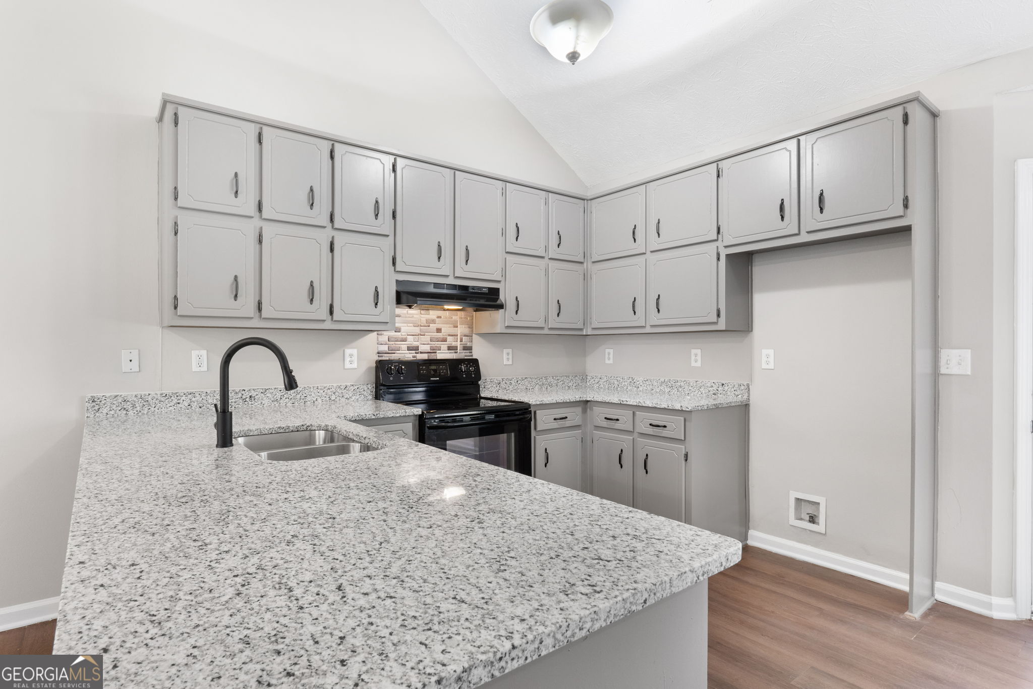 533 Grove Pointe Court